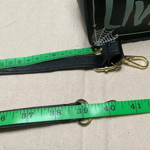 Beetlejuice Black Coffin Crossbody Bag with Sticky Notes & toy block figurines - Picture 4 of 9